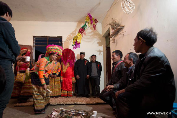 Traditional Lisu wedding held in Sichuan