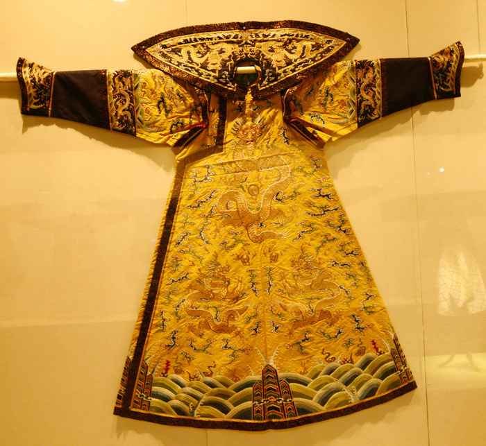 Garments from Ming and Qing dynasties on display