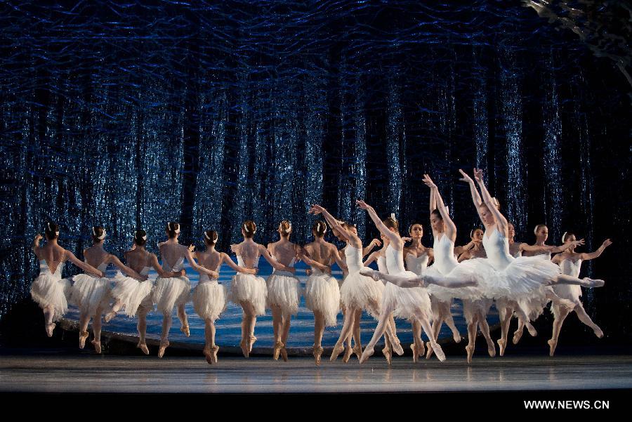 Modern 'Swan Lake' ballet rehearsed in Australia