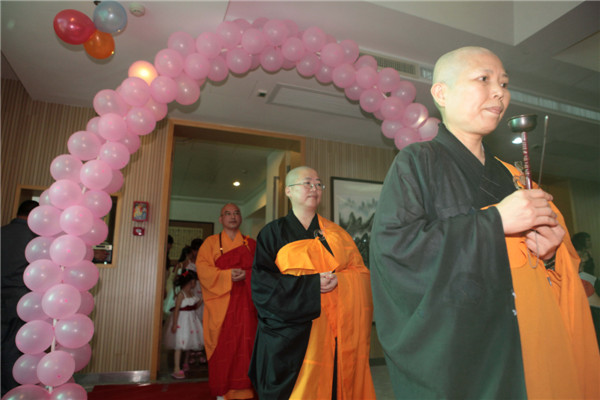 Buddhist wedding chimes in E China