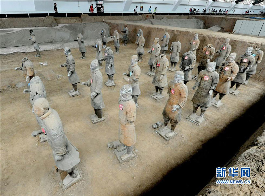 Process of repairing pieces of terracotta warriors