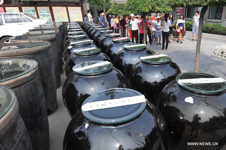 Tech of making Shanxi mature vinegar on display