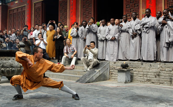 Africans learn kung fu at Shaolin Temple