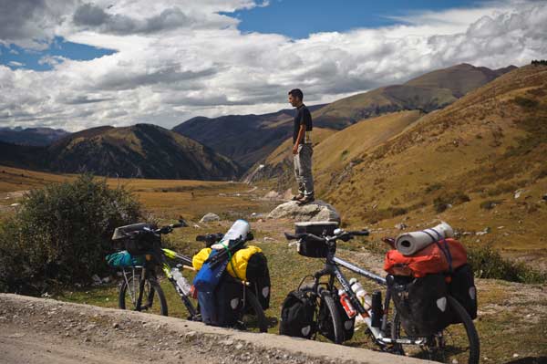 Spaniard explores China on a bicycle