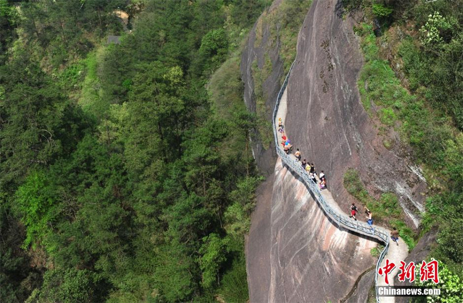 Undies run in Wanfo Mountain in Hunan