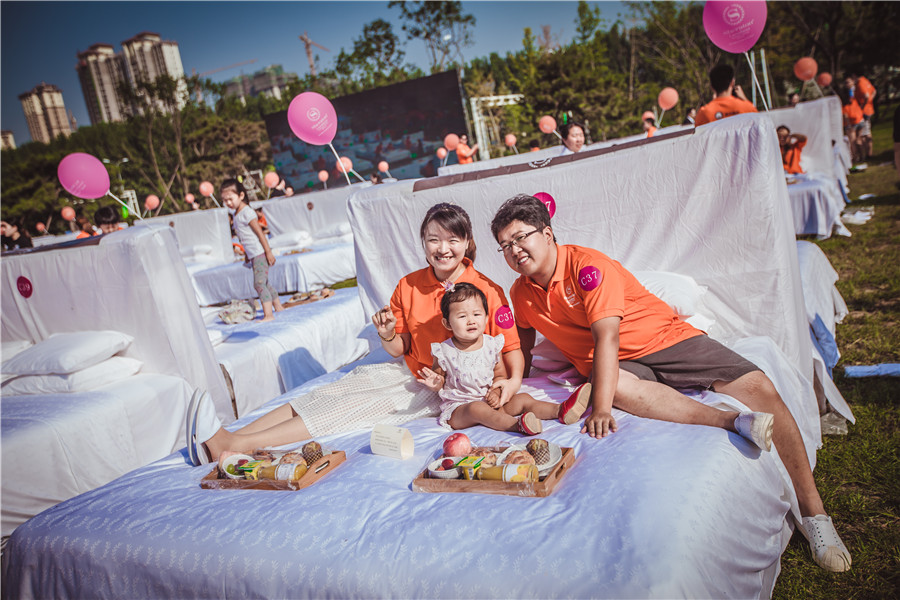 Breakfast in bed feeds Guinness Record number