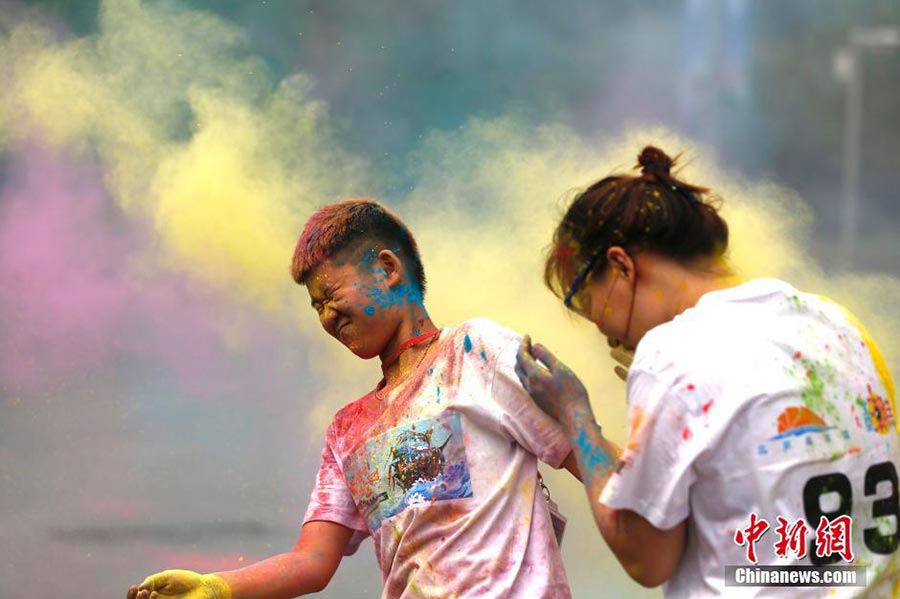 New 'Color Run' held in Beijing, with a marine twist