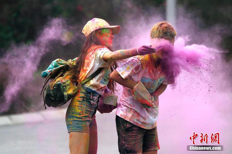 New 'Color Run' held in Beijing, with a marine twist