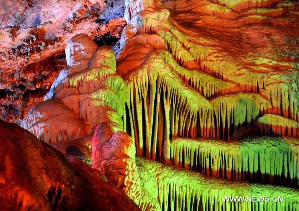 Karst cave in central China attracts visitors