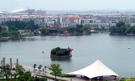 Jinghu Lake Park