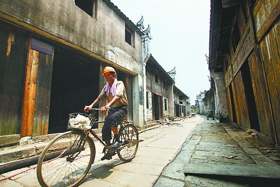 Old streets in Anhui serve as a repository of history