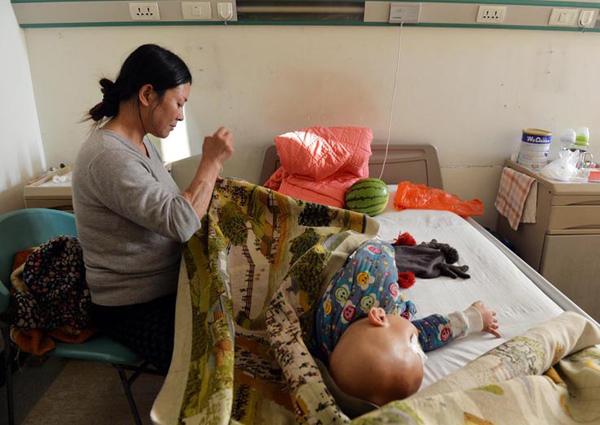 Mother does embroidery to help son who lost his eyes