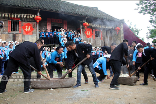 Tian'e holds fourth tung flower festival