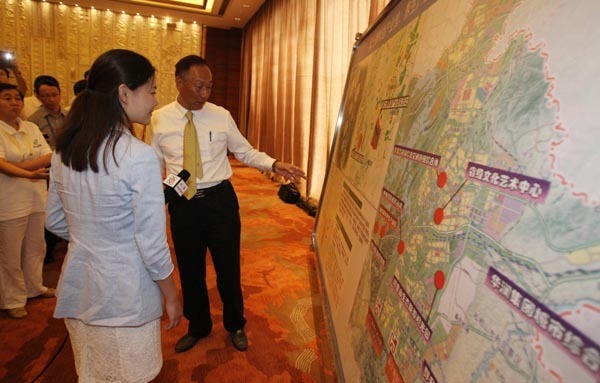 Foxconn chairman meets press in Guiyang