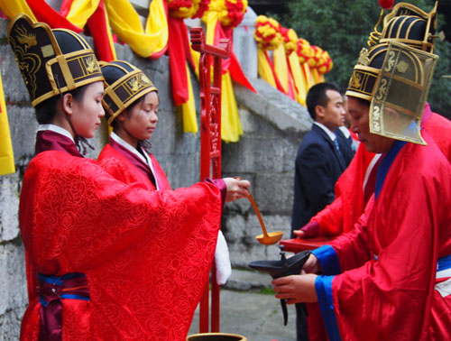 A ceremony for Confucius' birthday in Tongren