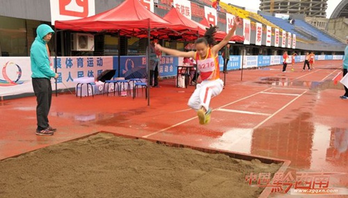 Athletes warming up in Xingyi