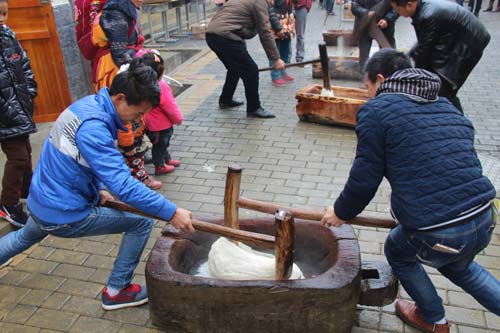 Guizhou relocated residents celebrate New Year