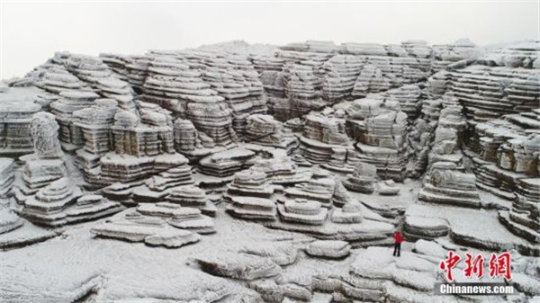 Red stones in Tongren turn white