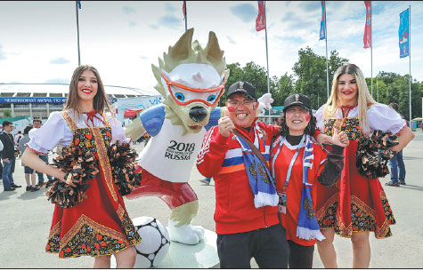 Fans flock to Russia as World Cup opens