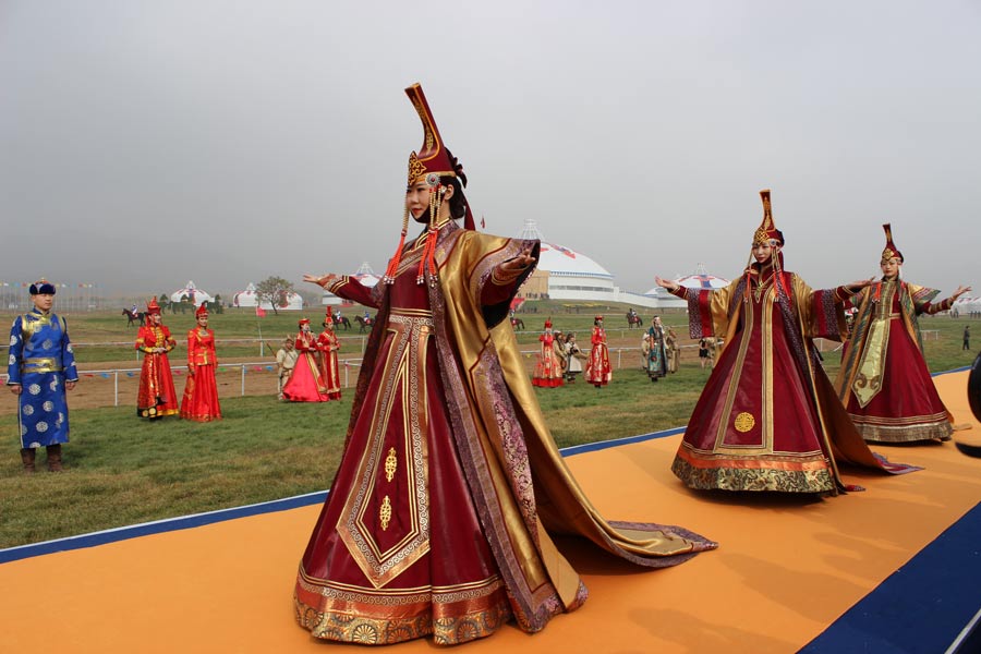 Mongolian costumes highlight 1st China-Mongolia Expo’s opening