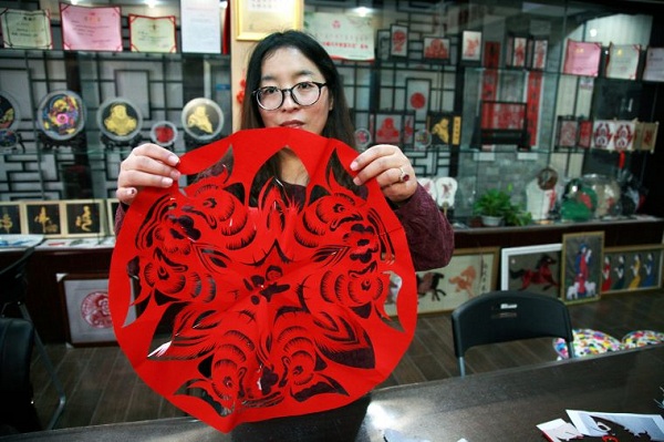 Young pupils learn paper cutting