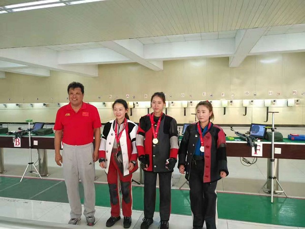 Teenagers compete in shooting championships