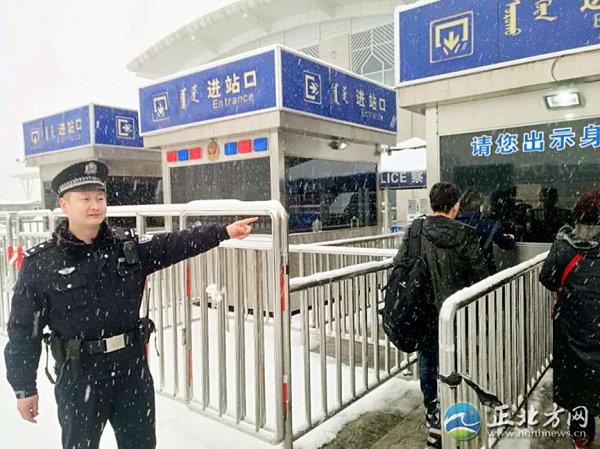 Snowstorms cause traffic disruptions across Inner Mongolia