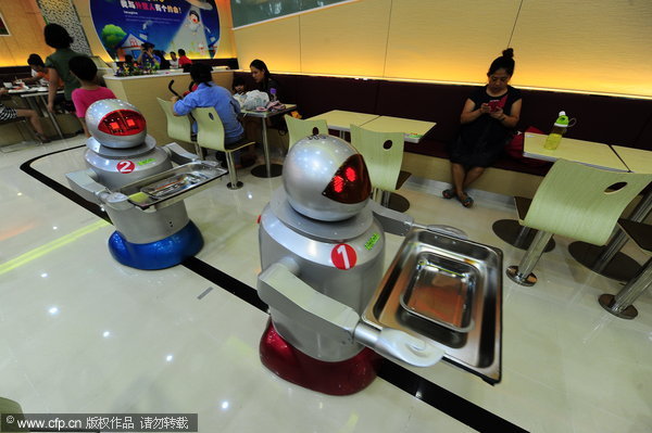 Robots deliver meals in Jiangsu