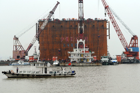 World's largest pier caisson floated successfully in Nantong