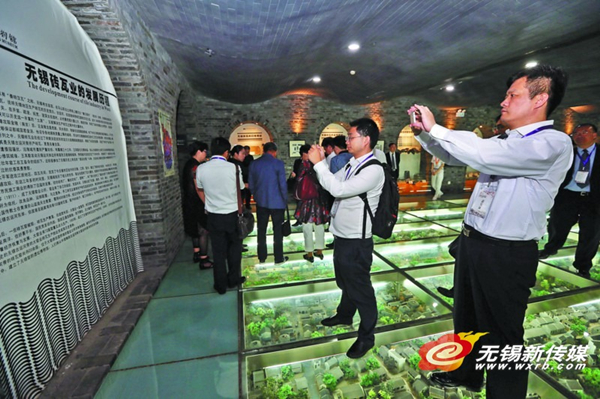 In photos: Native Wuxi elites tour the city