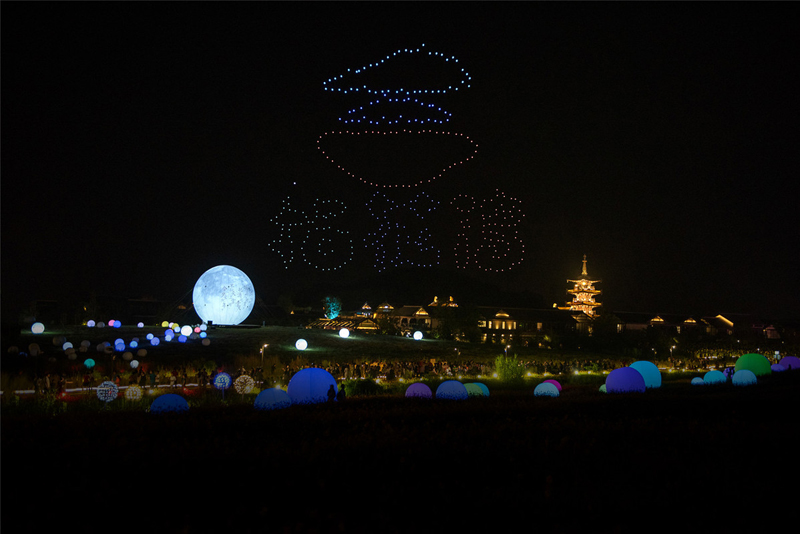 500 drones illuminate the night sky at Nianhuawan in Wuxi