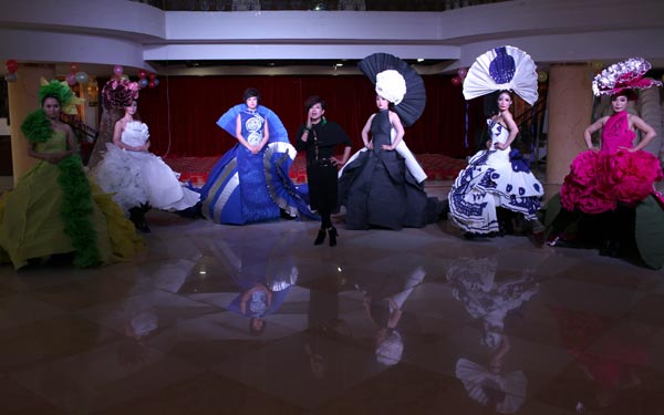 Paper fashion show struts its stuff in Changchun