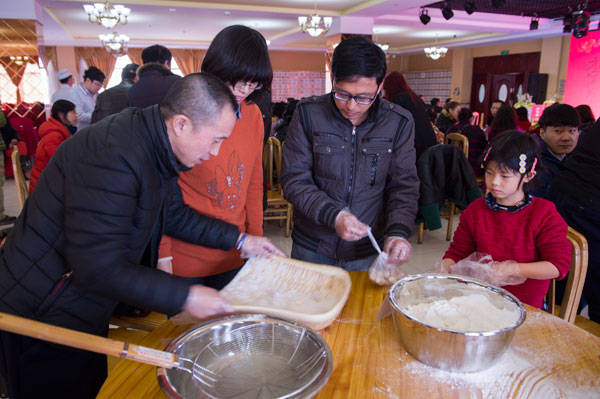 NE China celebrates Lantern Festival