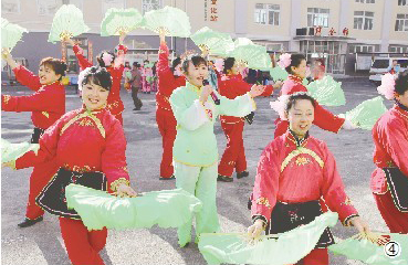 Dandong celebrates Lantern Festival