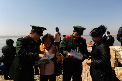 Migratory birds arrive at the mouth of Yalu River