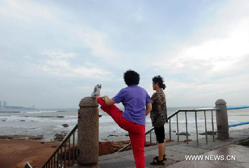 Typhoon Muifa sweeps over coast of Qingdao