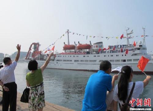 China's manned submersible Jiaolong returns to port in Qingdao