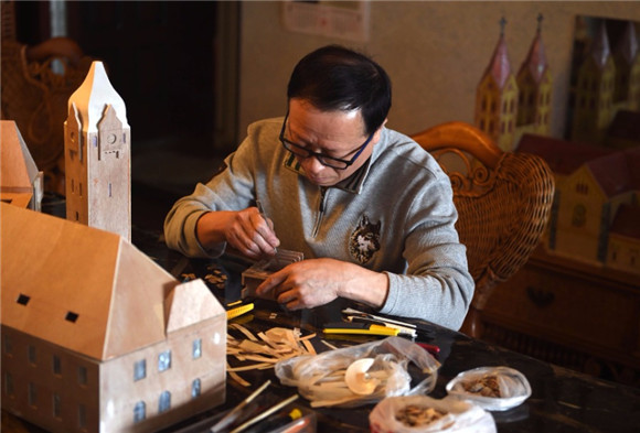 Shell-made miniature architectural models of Qingdao