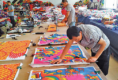 Kite-making helps city soar