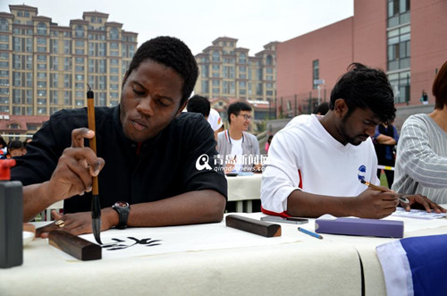 Overseas students highlight calligraphy festival