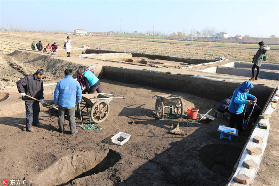 Prehistoric relics unearthed from Jiangsu tombs