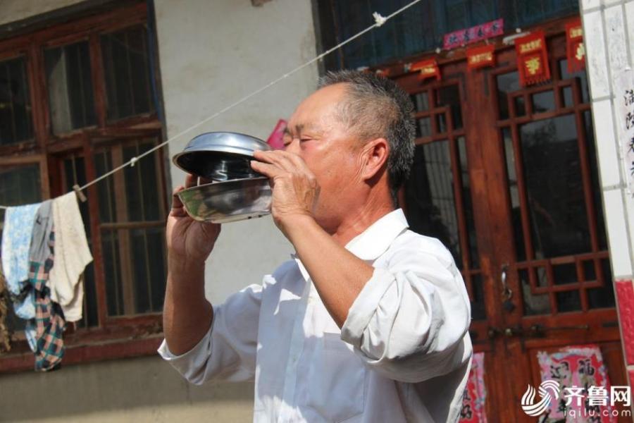 Farmer turns utensils into musical instruments, forms troupe