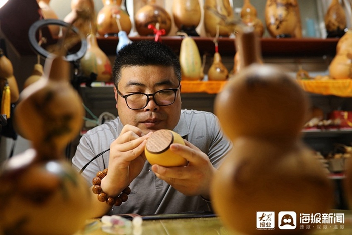 The art of decorating gourds