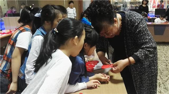 Shandong intangible cultural heritage classroom: the paper-cutting magic