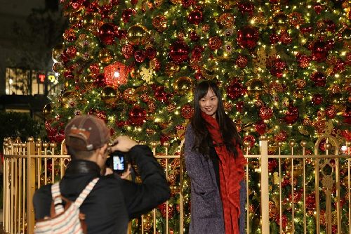 Shanghai Disneyland celebrates its first Christmas season