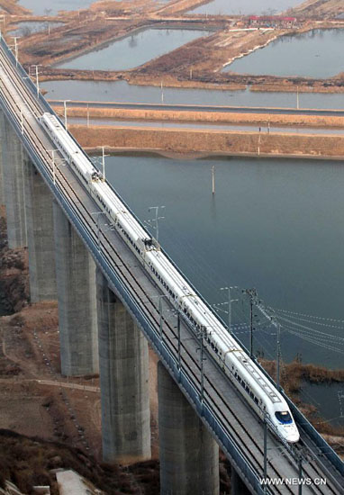 Segment of Datong-Xi'an railway line in Shaanxi under debugging