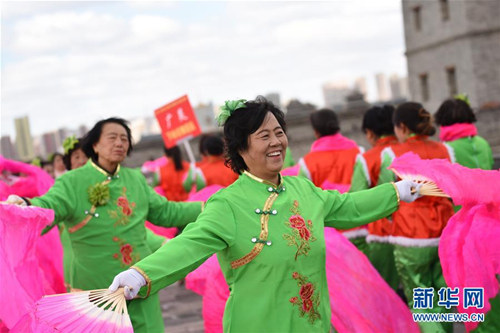 Datong line dance sets world record