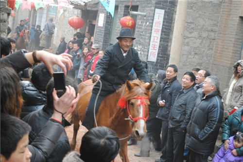 Horse racing returns to old Shanxi village