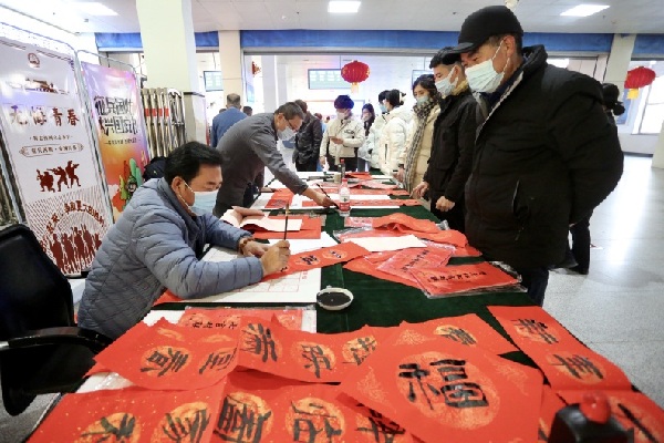 In pics: Tai'an glistens in red to welcome Spring Festival