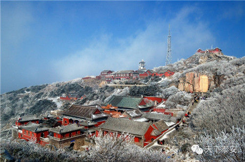 First snow fall makes Mount Tai more beautiful